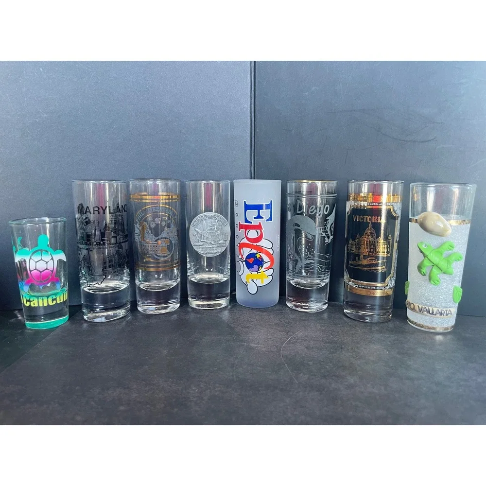 Lot of 25 Vintage Souvenir Shot Glasses Las Vegas Epcot San Francisco‎ Travel